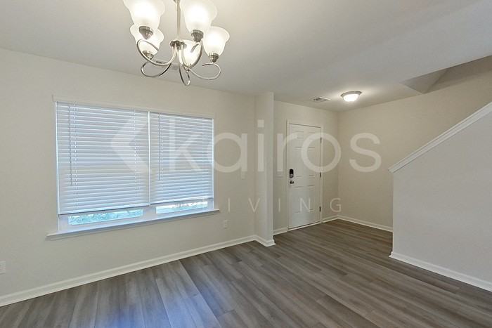 103 Colonial Way - Photo 2 of 30