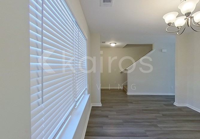 103 Colonial Way - Photo 4 of 30