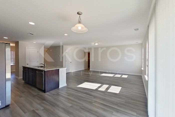 103 Colonial Way - Photo 7 of 30