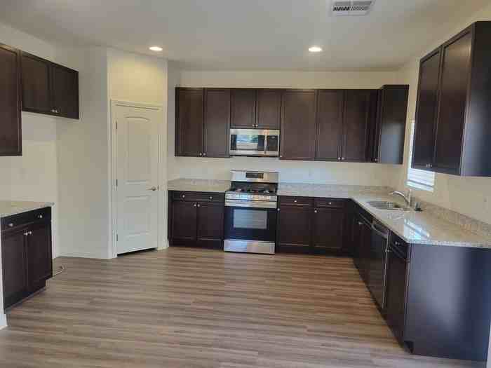 8056 Kings Guard St - Photo 3 of 15