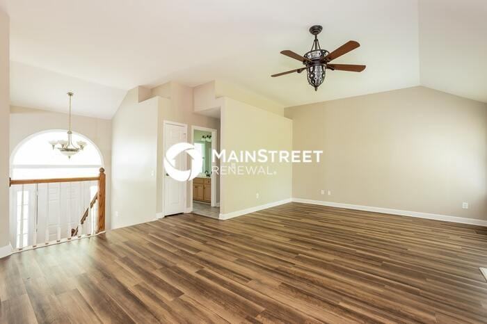 2208 S Ashford Ct - Photo 5 of 17