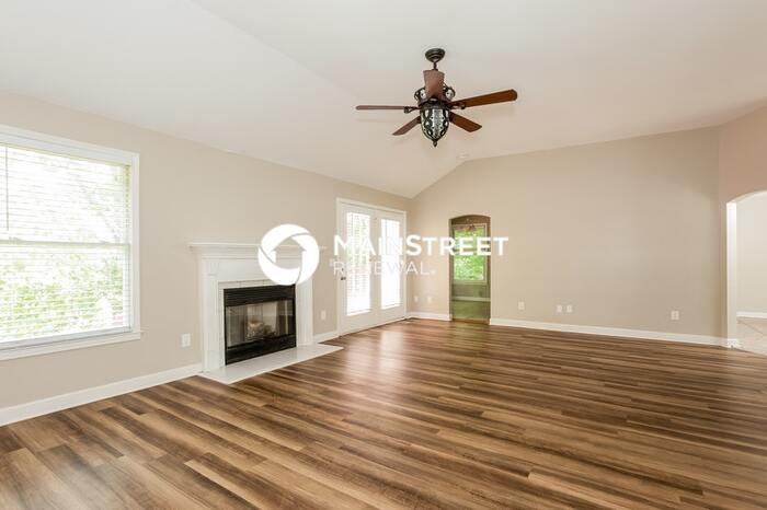 2208 S Ashford Ct - Photo 6 of 17