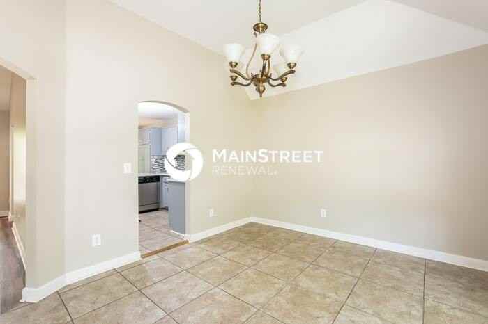 2208 S Ashford Ct - Photo 7 of 17