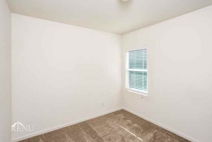 557 London Dr #557LD - Photo 6 of 38