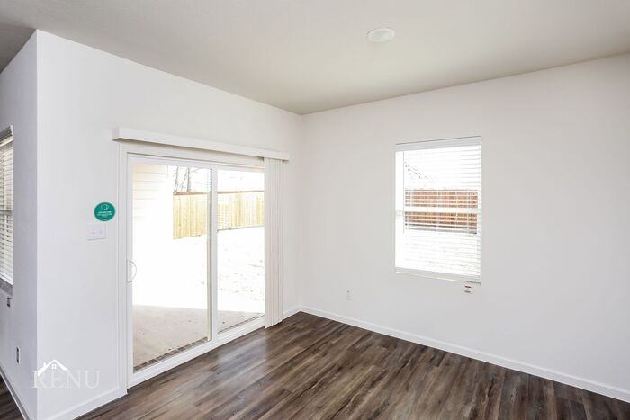 557 London Dr #557LD - Photo 7 of 38