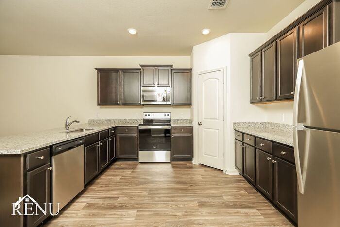 11002 Chatham Ct - Photo 3 of 20