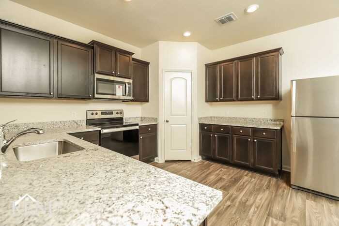 11002 Chatham Ct - Photo 4 of 20