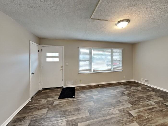 1103 44th Ave Ne - Photo 2 of 22