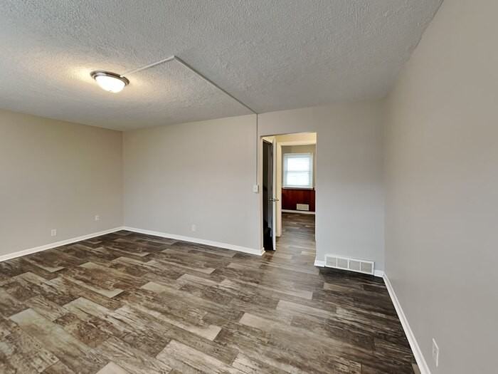 1103 44th Ave Ne - Photo 3 of 22