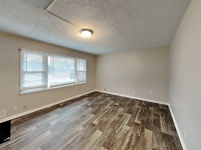 1103 44th Ave Ne - Photo 4 of 22