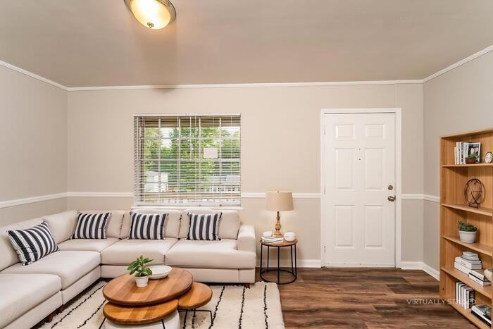 1328 Oak Ter - Photo 5 of 15