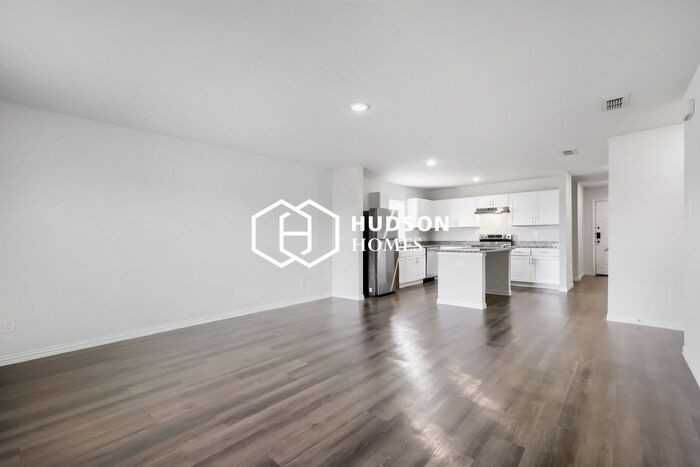 813 S Sutton St - Photo 4 of 14