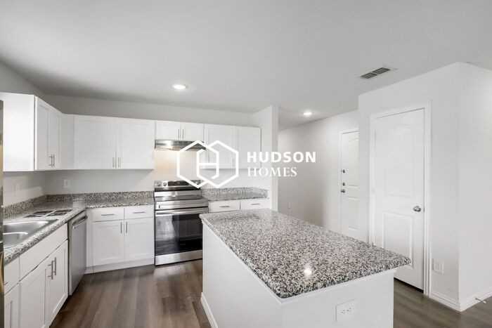 813 S Sutton St - Photo 5 of 14