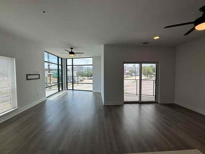 2220 Webberville Rd - Photo 3 of 31