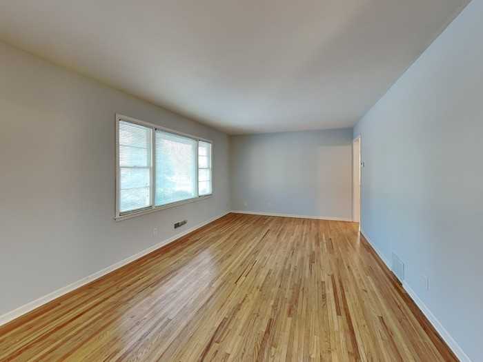 2907 W 87th St - Photo 3 of 22