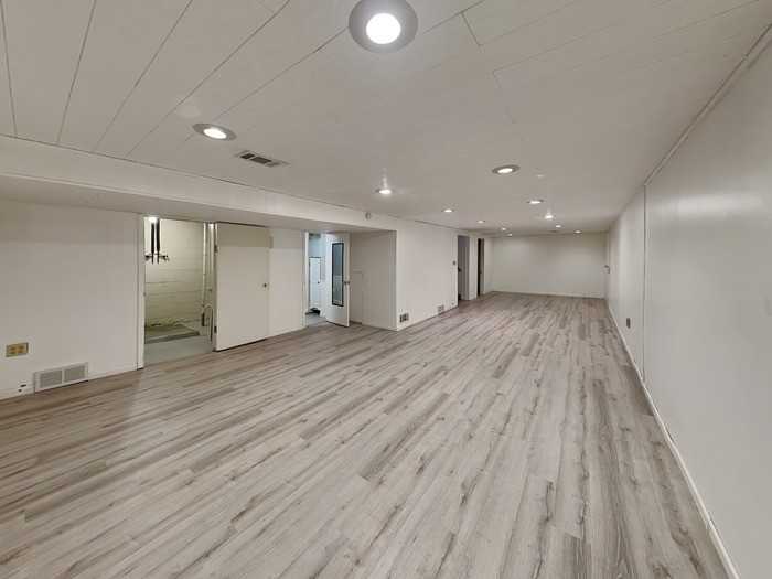 2907 W 87th St - Photo 4 of 22