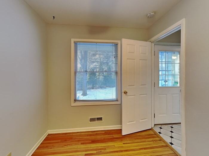 2907 W 87th St - Photo 6 of 22