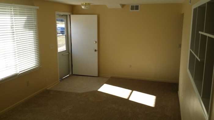 4810 Orchard Ave - Photo 5 of 12