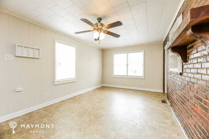 490 Barnwell Rd - Photo 4 of 11