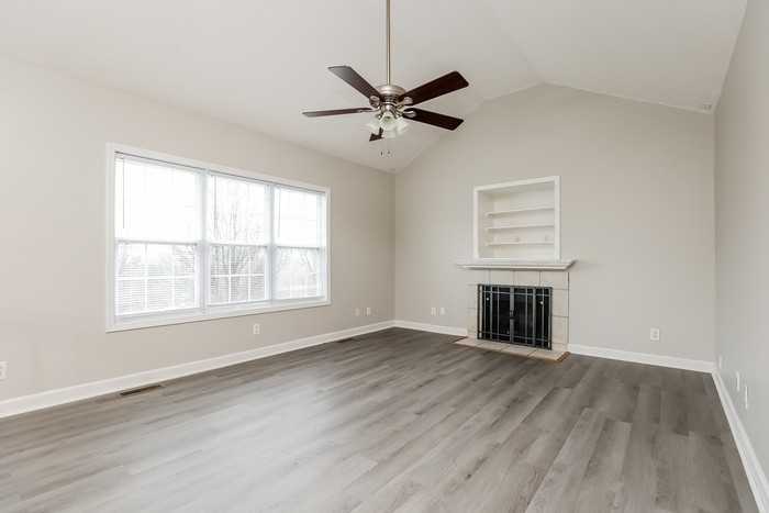 829 Buckhorn Dr - Photo 4 of 12