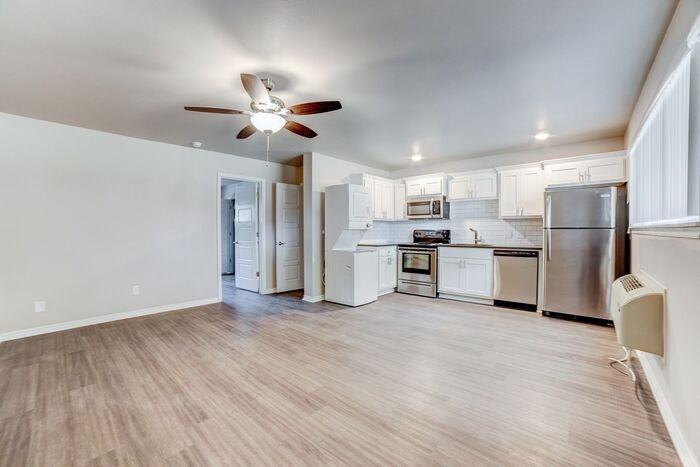 2628 E 8th St #05 - Photo 2 of 12