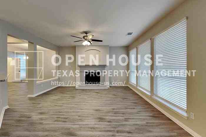 2749 Lynx Ln - Photo 4 of 20