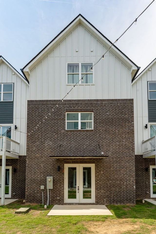 5710 Sofias Cir
