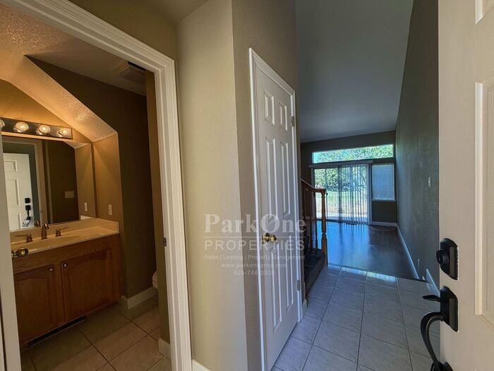 1473 Indianhead Cir - Photo 7 of 48