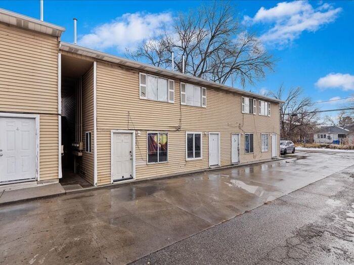 1211 W Iola Ave #6 - Photo 3 of 23