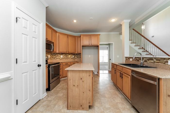 2508 Oak Creek Ln - Photo 5 of 15