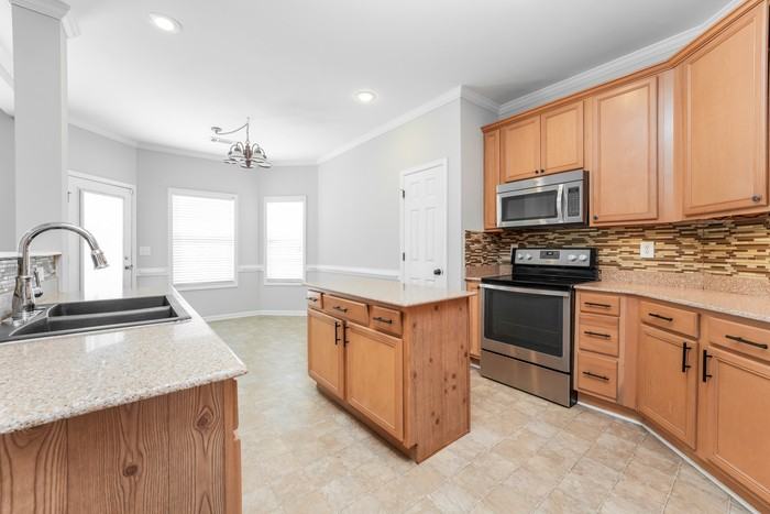 2508 Oak Creek Ln - Photo 6 of 15