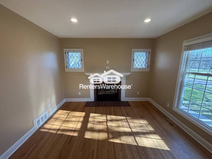 3421 York Ave N - Photo 4 of 12