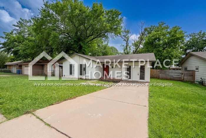 4605 Brassiewood Dr - Photo 3 of 31