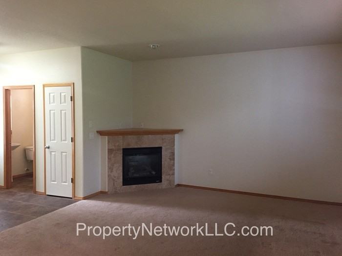 2976 Se Condor Ave - Photo 5 of 17