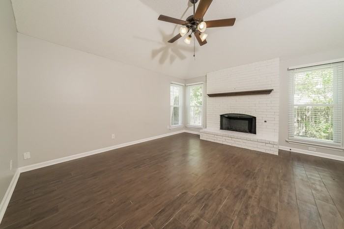 2210 Westview Trl - Photo 3 of 20