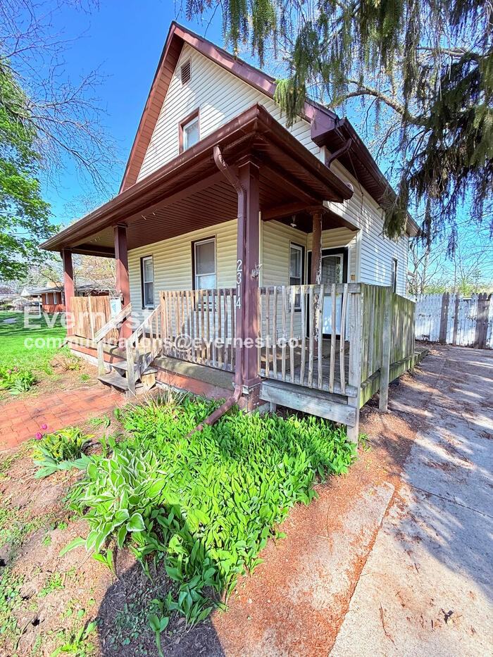 2314 Airline Ave - Photo 2 of 30