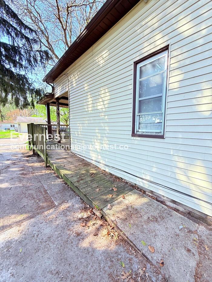 2314 Airline Ave - Photo 3 of 30