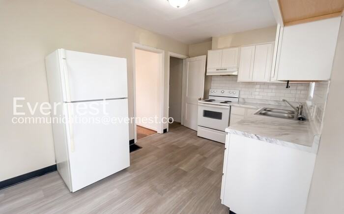 969 Sheridan Ave - Photo 3 of 23