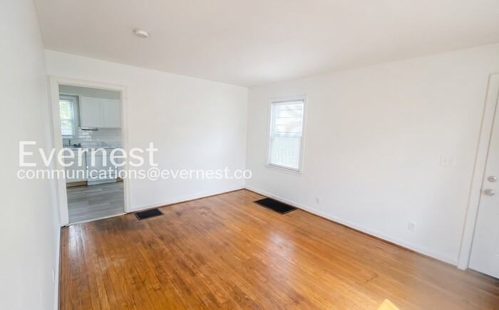 969 Sheridan Ave - Photo 6 of 23