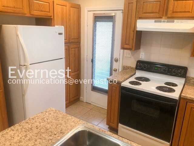 715 W Ohio Ave - Photo 2 of 17