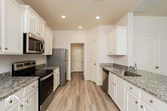 10422 Sweetwater Creek Dr - Photo 5 of 25