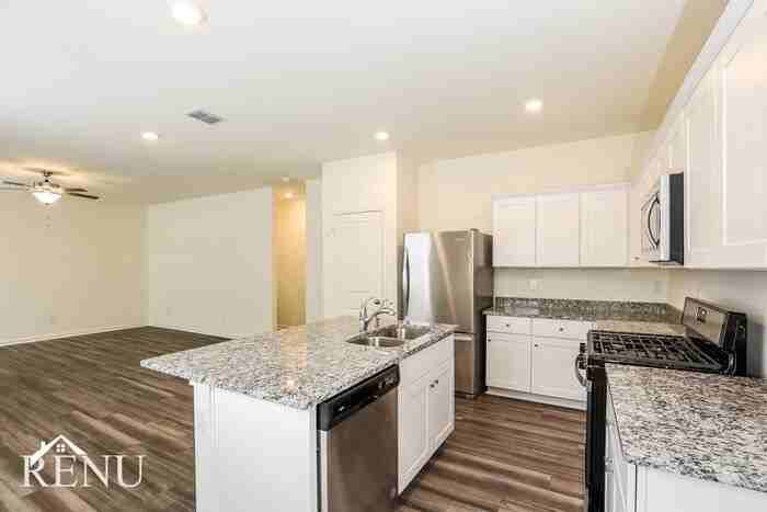 13715 Summer Lgt - Photo 4 of 24