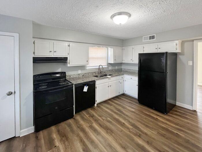 920 Ilawood Dr - Photo 3 of 20