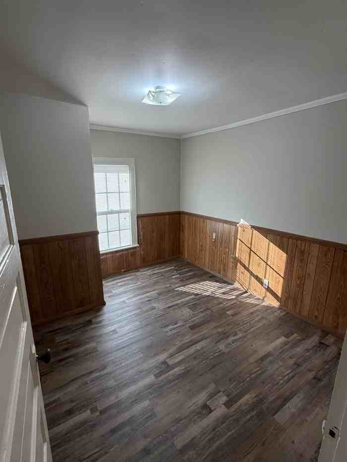 604 E Church St - Photo 4 of 8