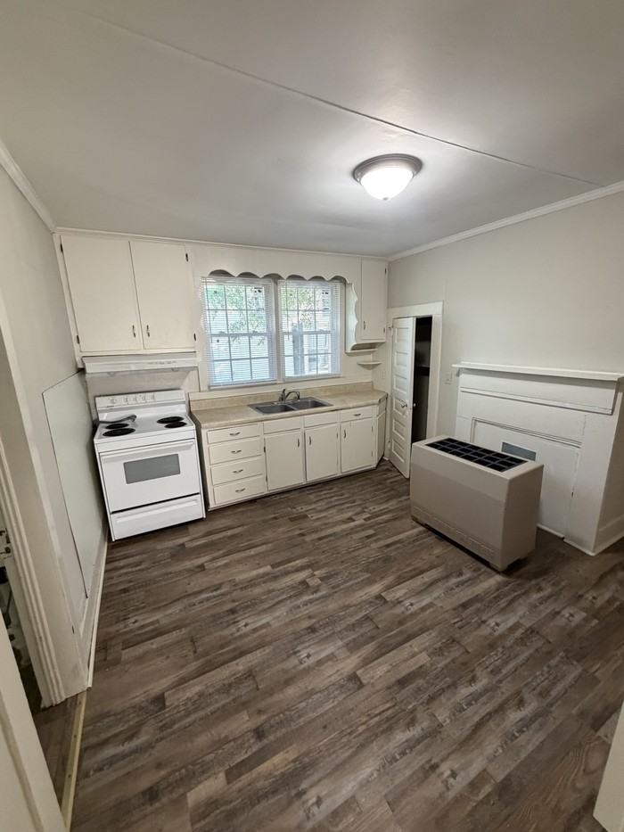 604 E Church St - Photo 6 of 8
