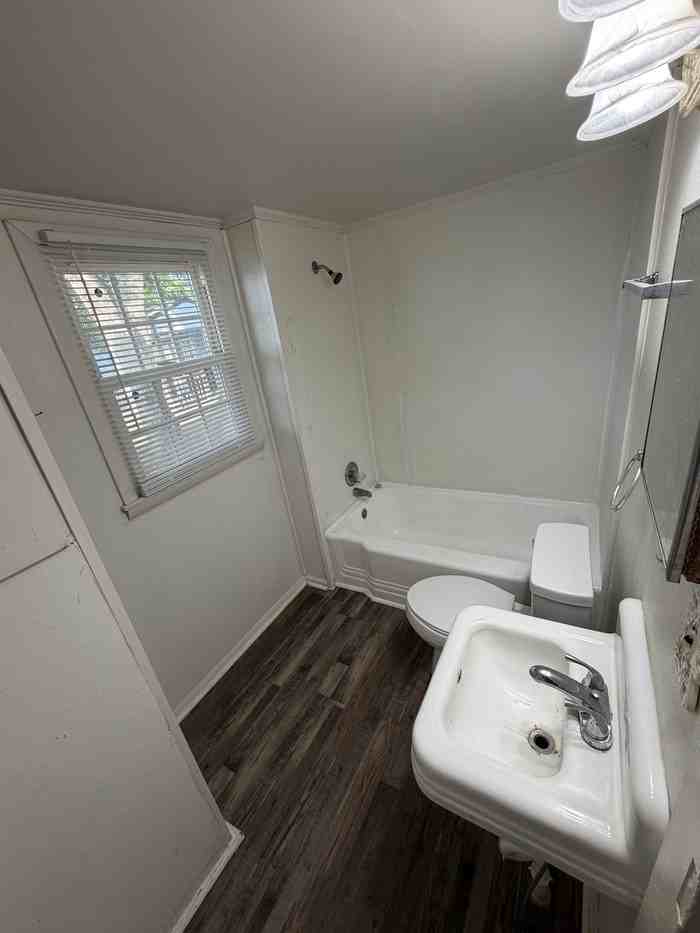 604 E Church St - Photo 7 of 8