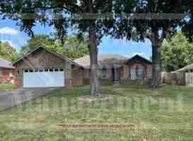 featured image of 2130 Maplewood Dr