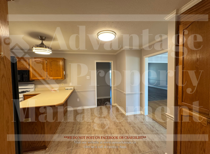 2130 Maplewood Dr - Photo 4 of 16