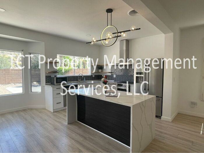 11112 E Laurel Ln - Photo 3 of 15