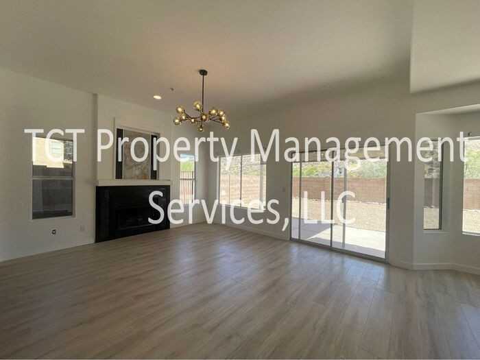 11112 E Laurel Ln - Photo 5 of 15